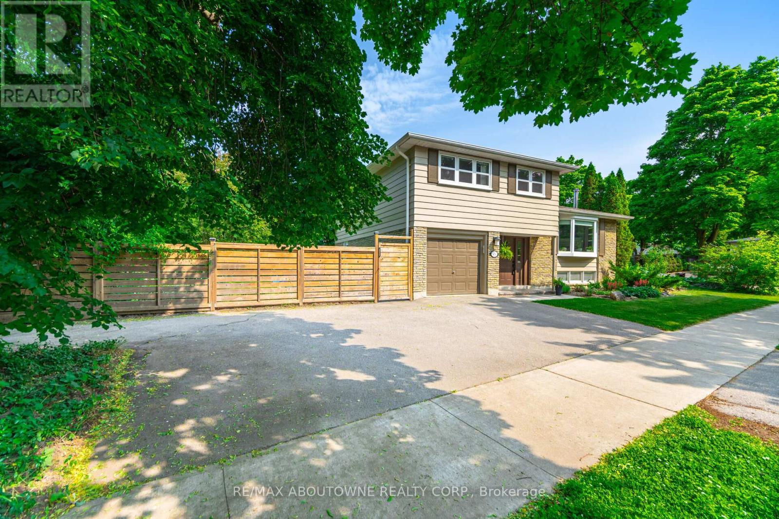 Property at 476 MAPLE AVENUE image 2