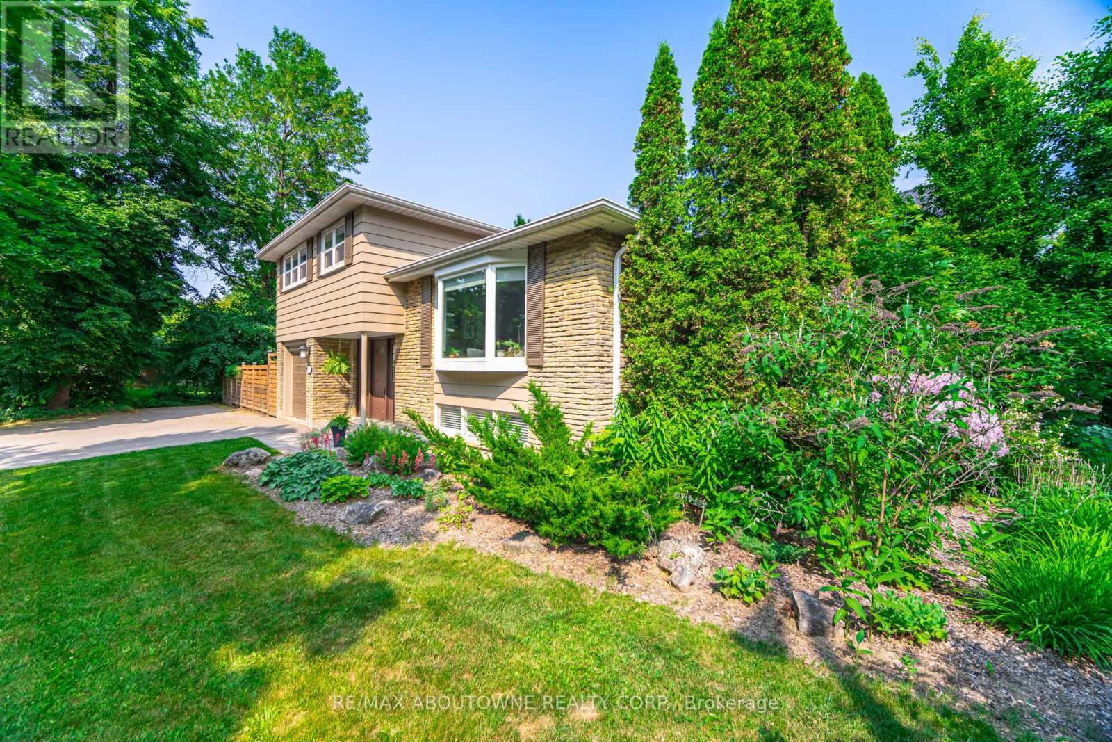 Property at 476 MAPLE AVENUE image 3