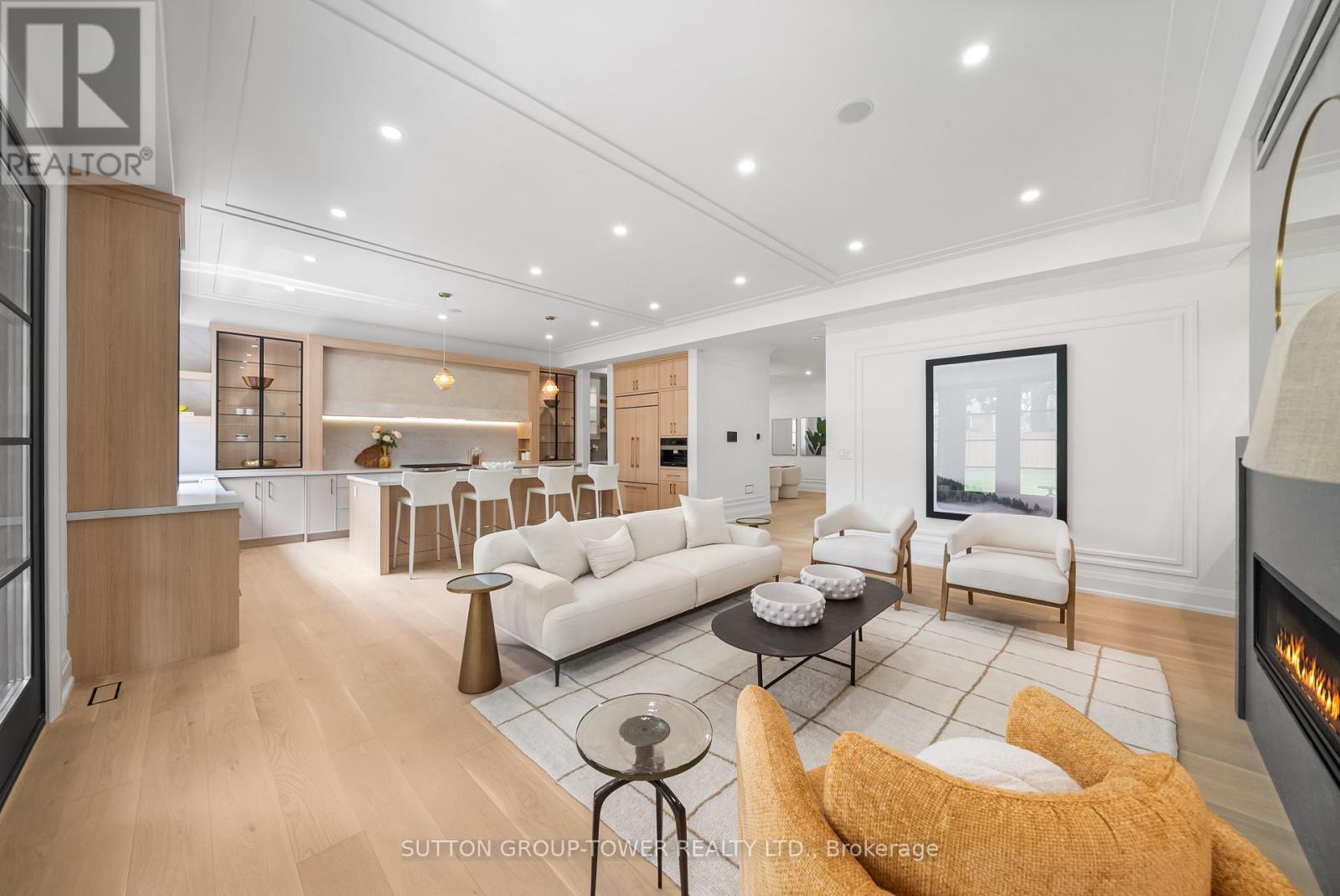 121 Edgecroft Road, Toronto (Stonegate-Queensway), Ontario  M8Z 2C2 - Photo 11 - W12224183