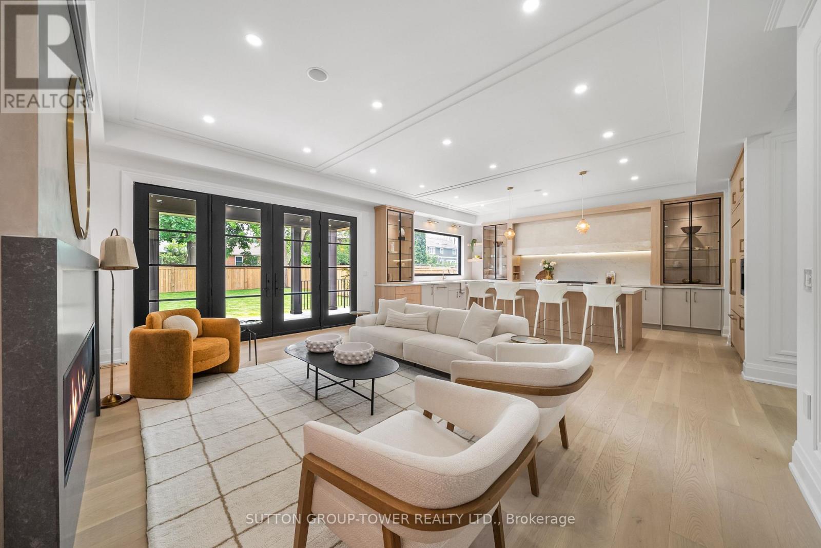 121 Edgecroft Road, Toronto (Stonegate-Queensway), Ontario  M8Z 2C2 - Photo 12 - W12224183