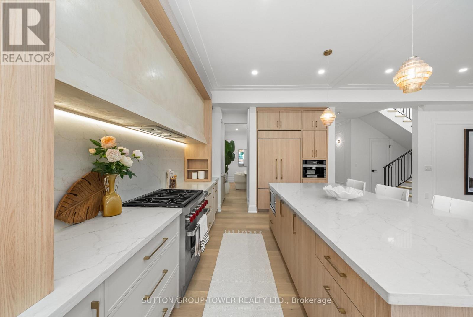 121 Edgecroft Road, Toronto (Stonegate-Queensway), Ontario  M8Z 2C2 - Photo 19 - W12224183