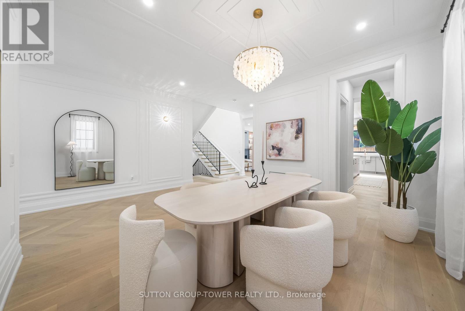 121 Edgecroft Road, Toronto (Stonegate-Queensway), Ontario  M8Z 2C2 - Photo 7 - W12224183