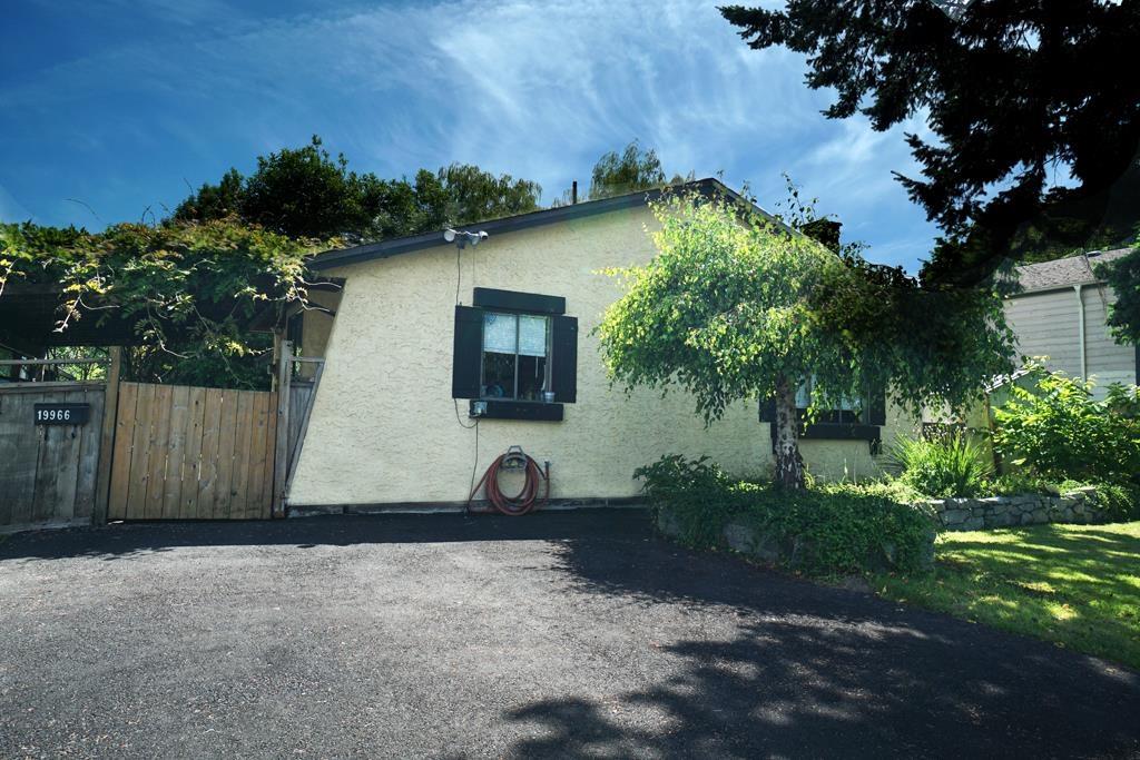 Property at 19966 52 AVENUE image 2