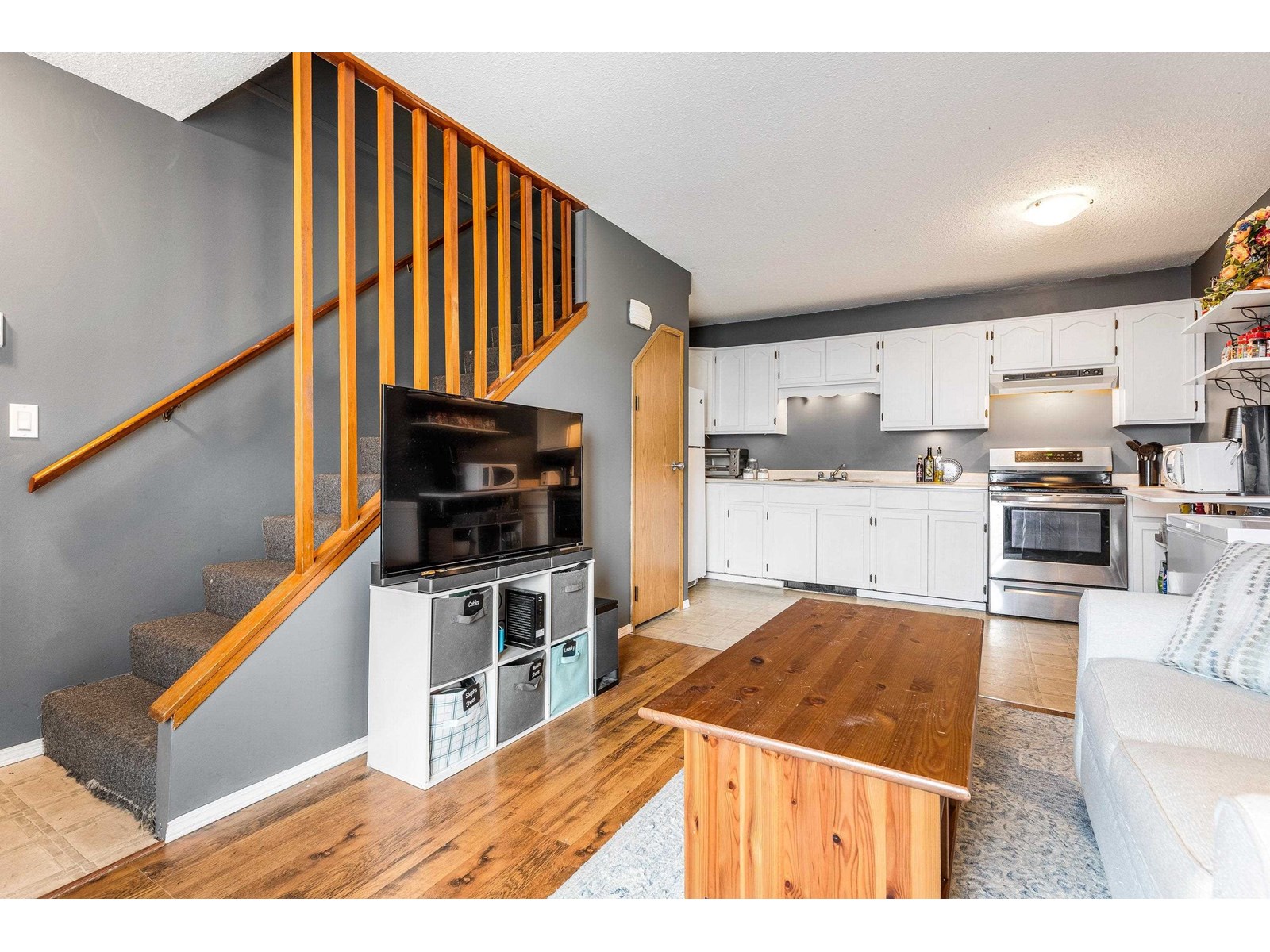 Property at 6 45882 CHEAM AVENUE image 1