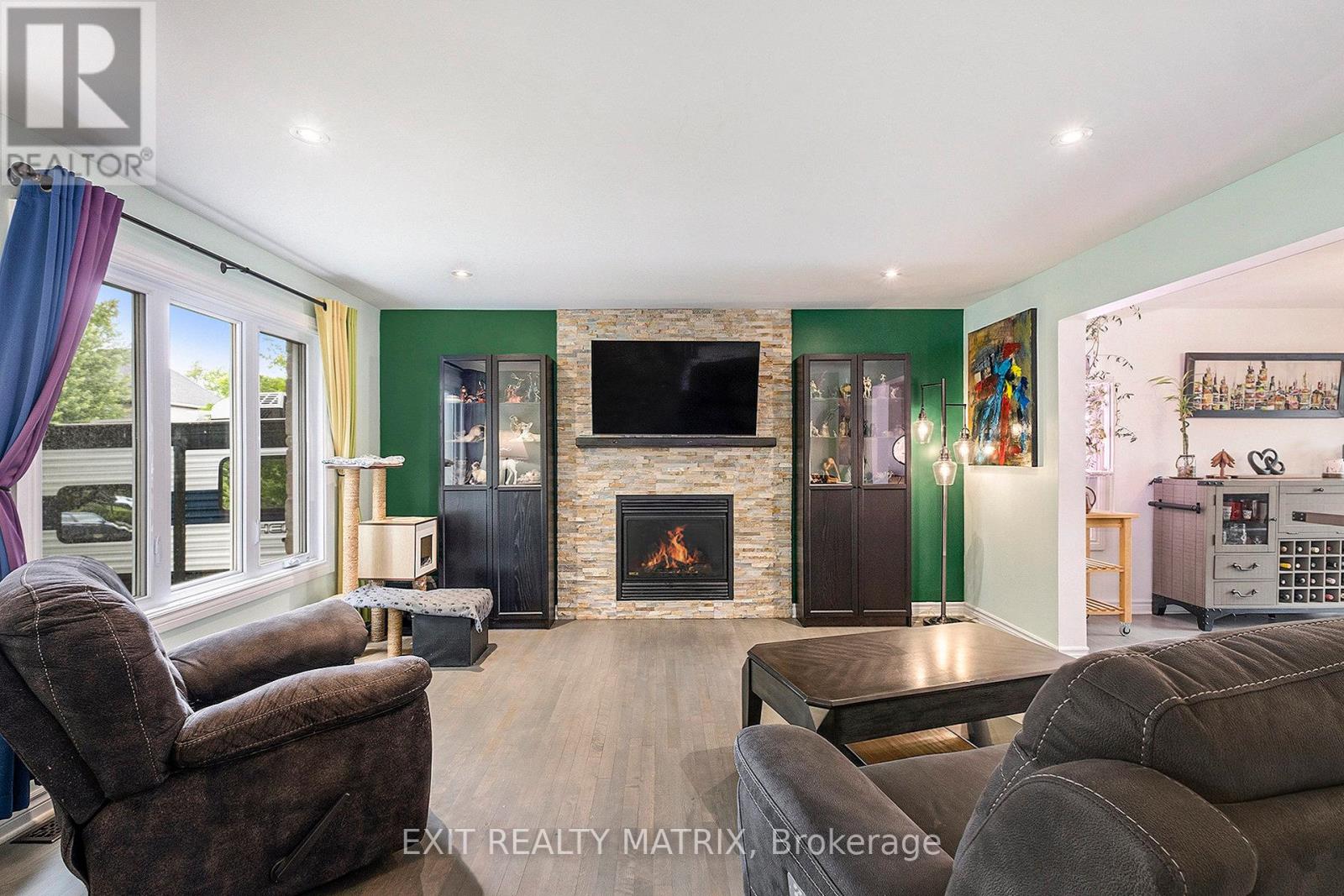 Property at 60 HONORE CRESCENT image 5
