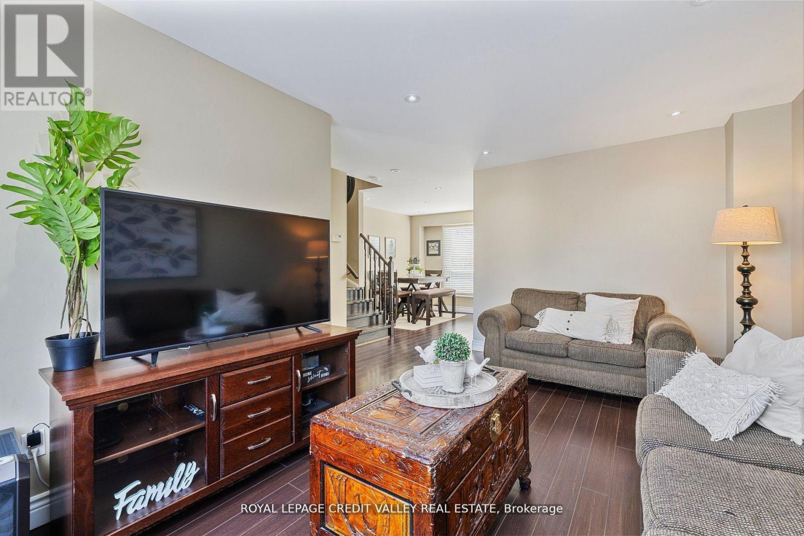 Property at 28 KINCAID COURT image 4