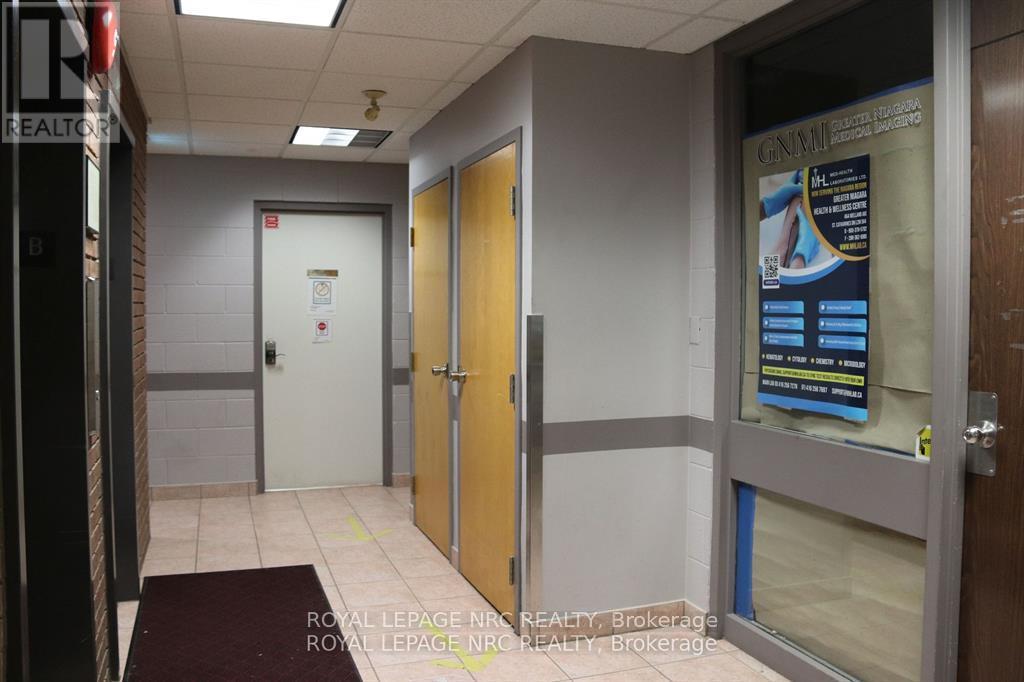 2a - 5400 Portage Road, Niagara Falls, Ontario  L2G 5X7 - Photo 4 - X12224393