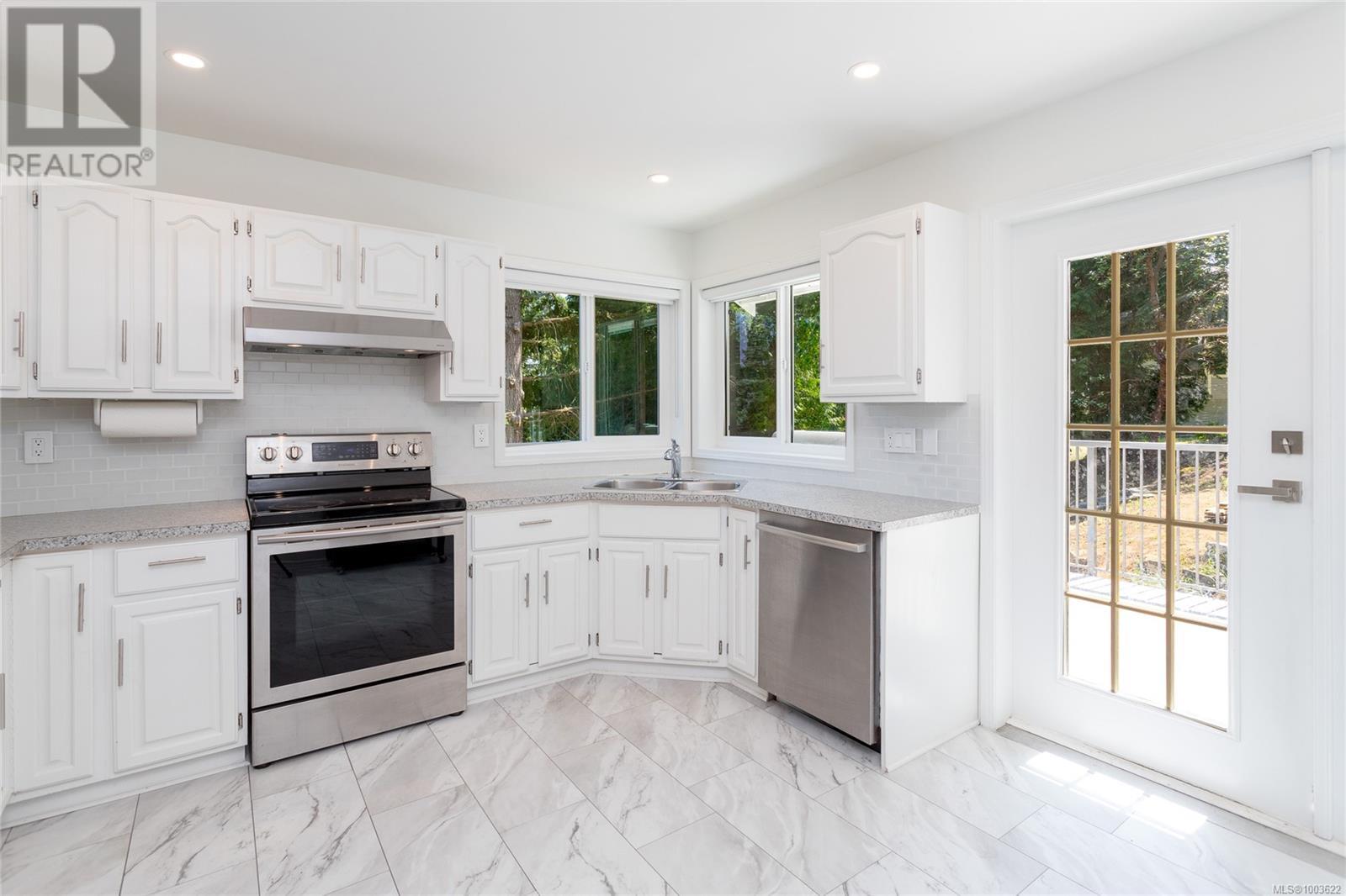 Property at 1661 Barrett Dr image 4
