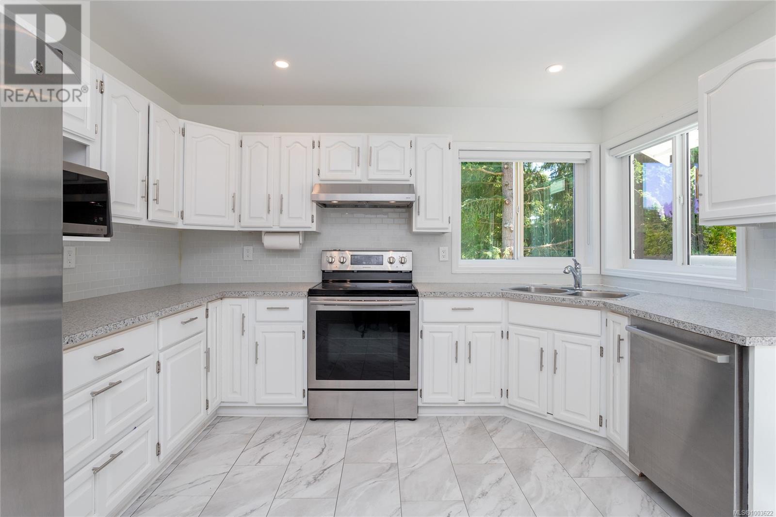 Property at 1661 Barrett Dr image 2