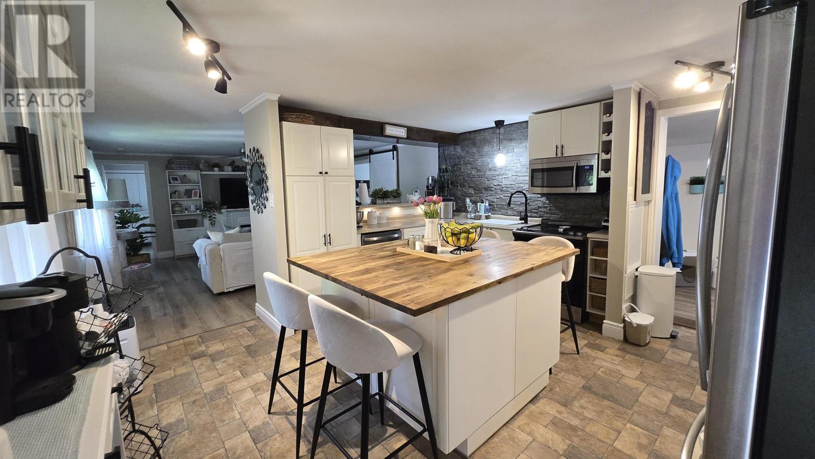 27 Pinecrest Drive, New Minas, Nova Scotia  B4N 4W5 - Photo 3 - 202514776