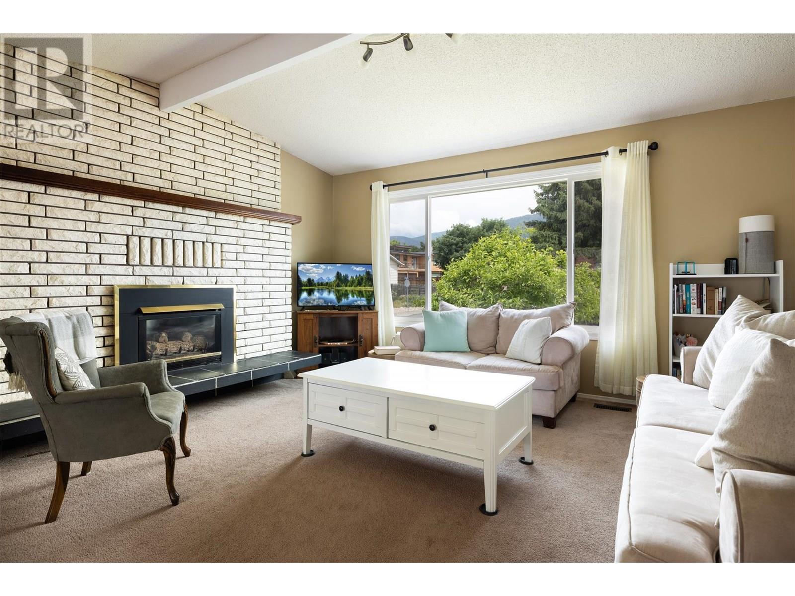 Property at 3904 13 Street image 5