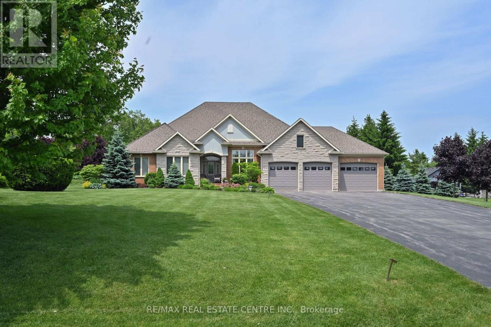 Property at 40 BROOKHAVEN CRESCENT image 1