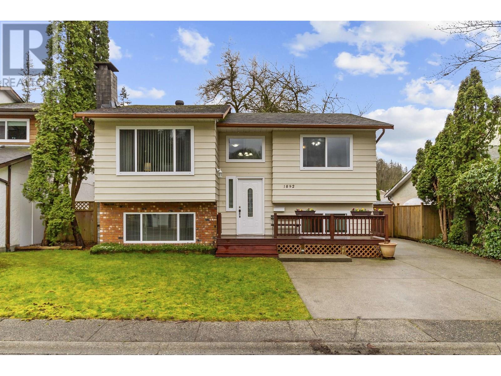 Property at 1892 BLUFF WAY image 3
