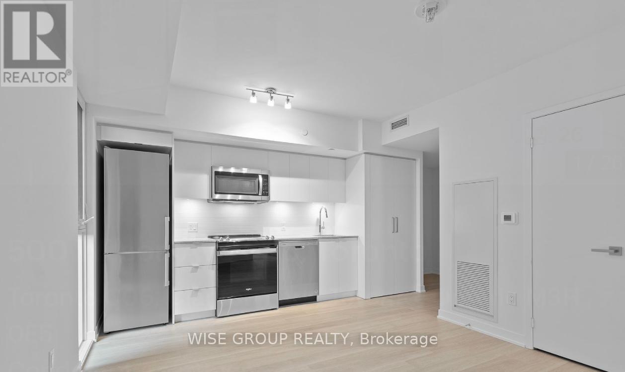 Property at 736 - 500 WILSON AVENUE image 3