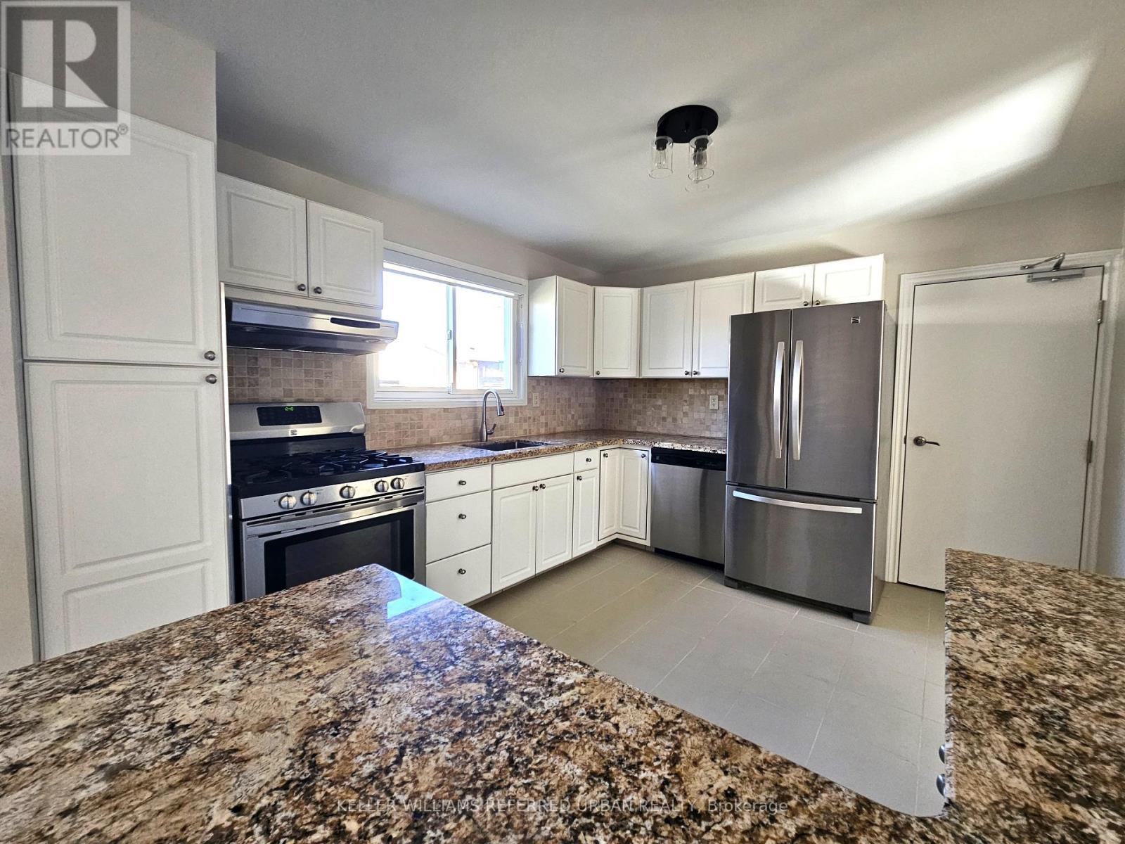 Main - 976 Timmins Gardens, Pickering, Ontario  L1W 2L2 - Photo 3 - E12224422