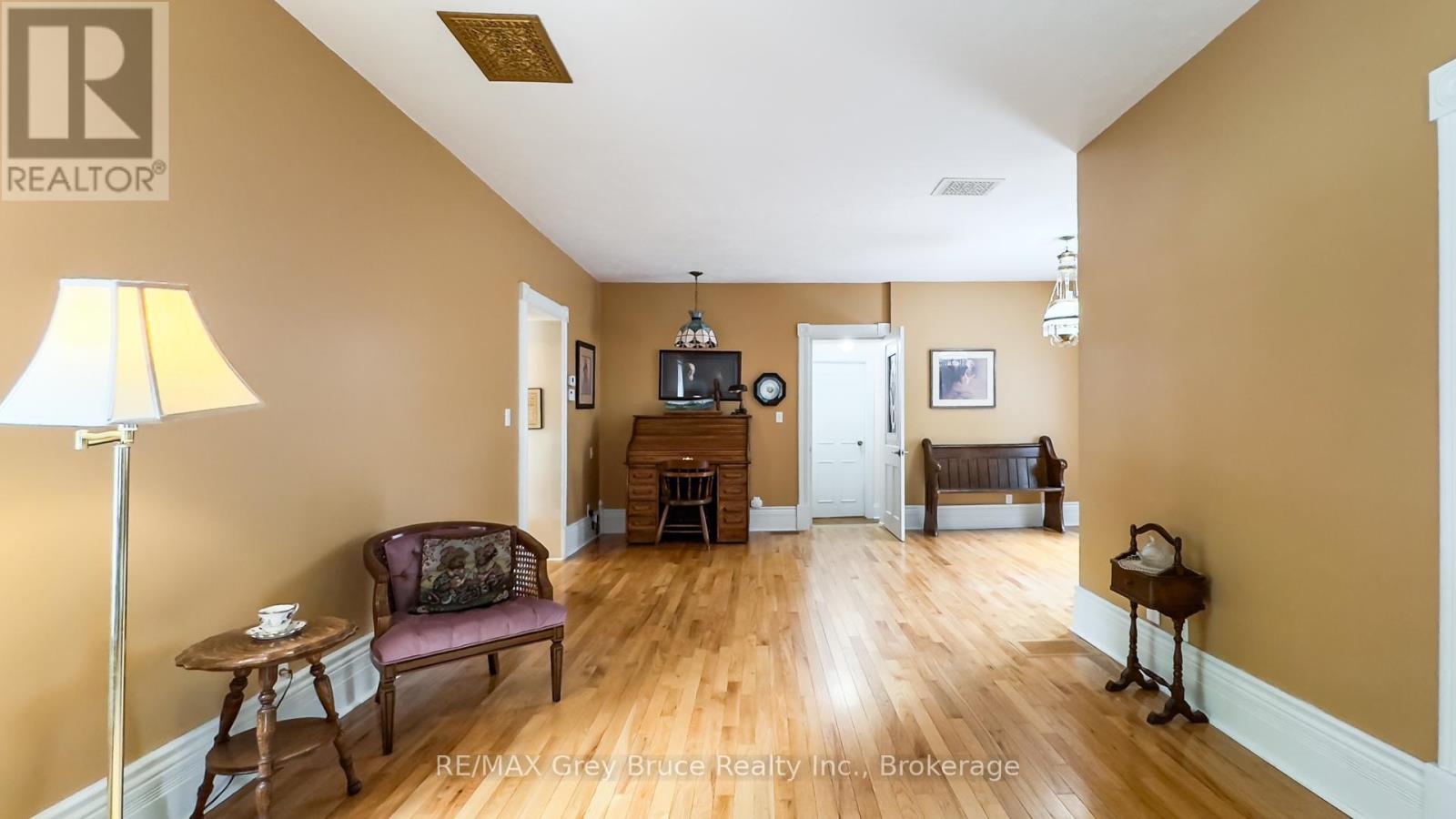 46 Main Street, Arran-Elderslie, Ontario  N0H 2N0 - Photo 6 - X12224441