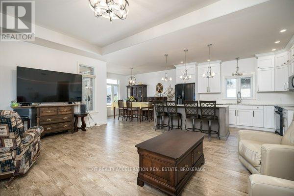 Property at 10 BRIARWOOD CRESCENT image 4