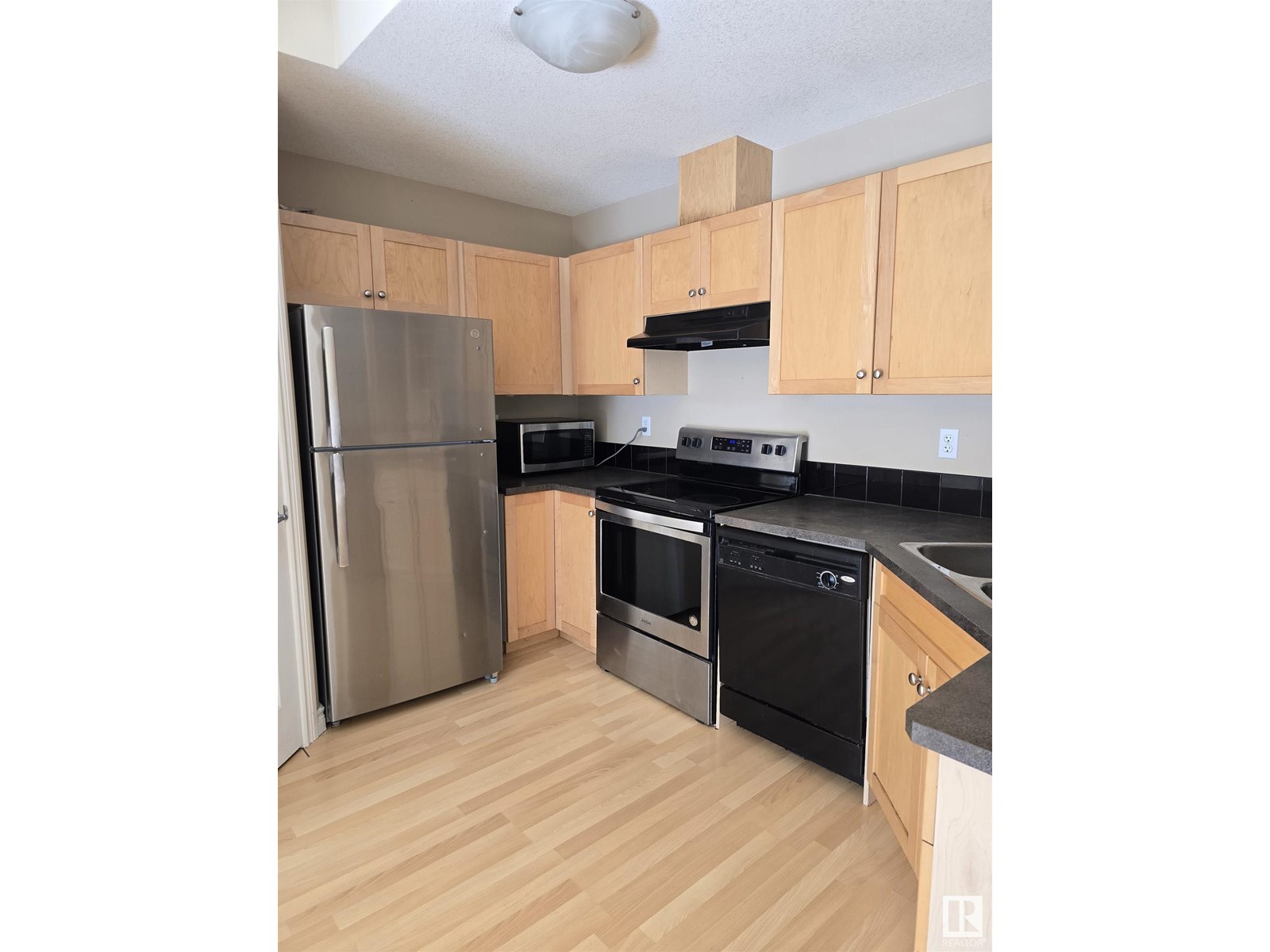 Property at #48 150 EDWARDS DR SW image 3