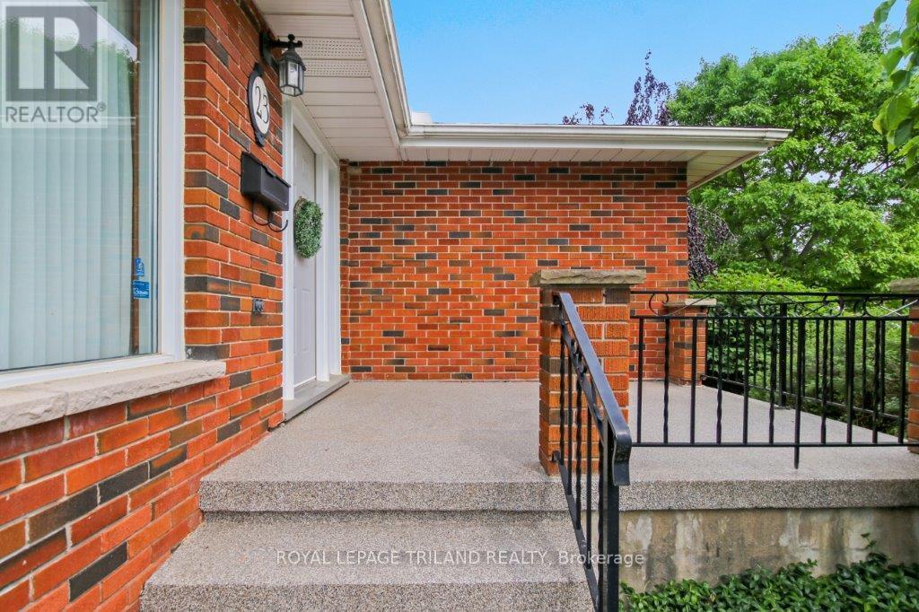 10179 Lynhurst Park Drive, Central Elgin, Ontario  N5P 2E5 - Photo 4 - X12224605
