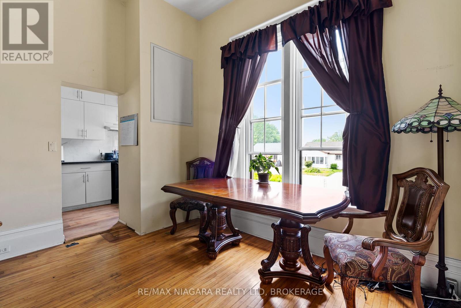 5368 Menzie Street, Niagara Falls (Downtown), Ontario  L2E 2V8 - Photo 11 - X12224568