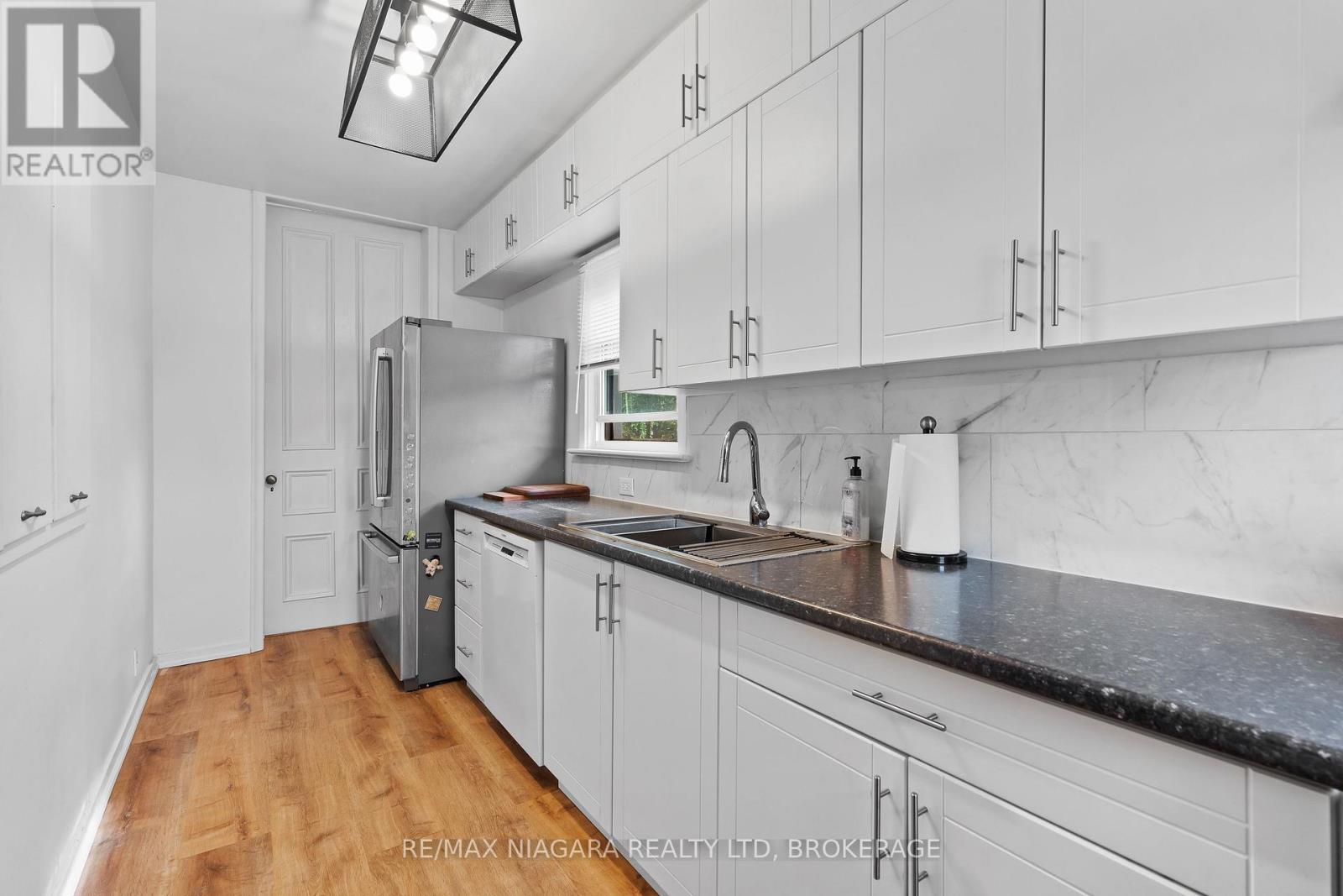 5368 Menzie Street, Niagara Falls (Downtown), Ontario  L2E 2V8 - Photo 13 - X12224568