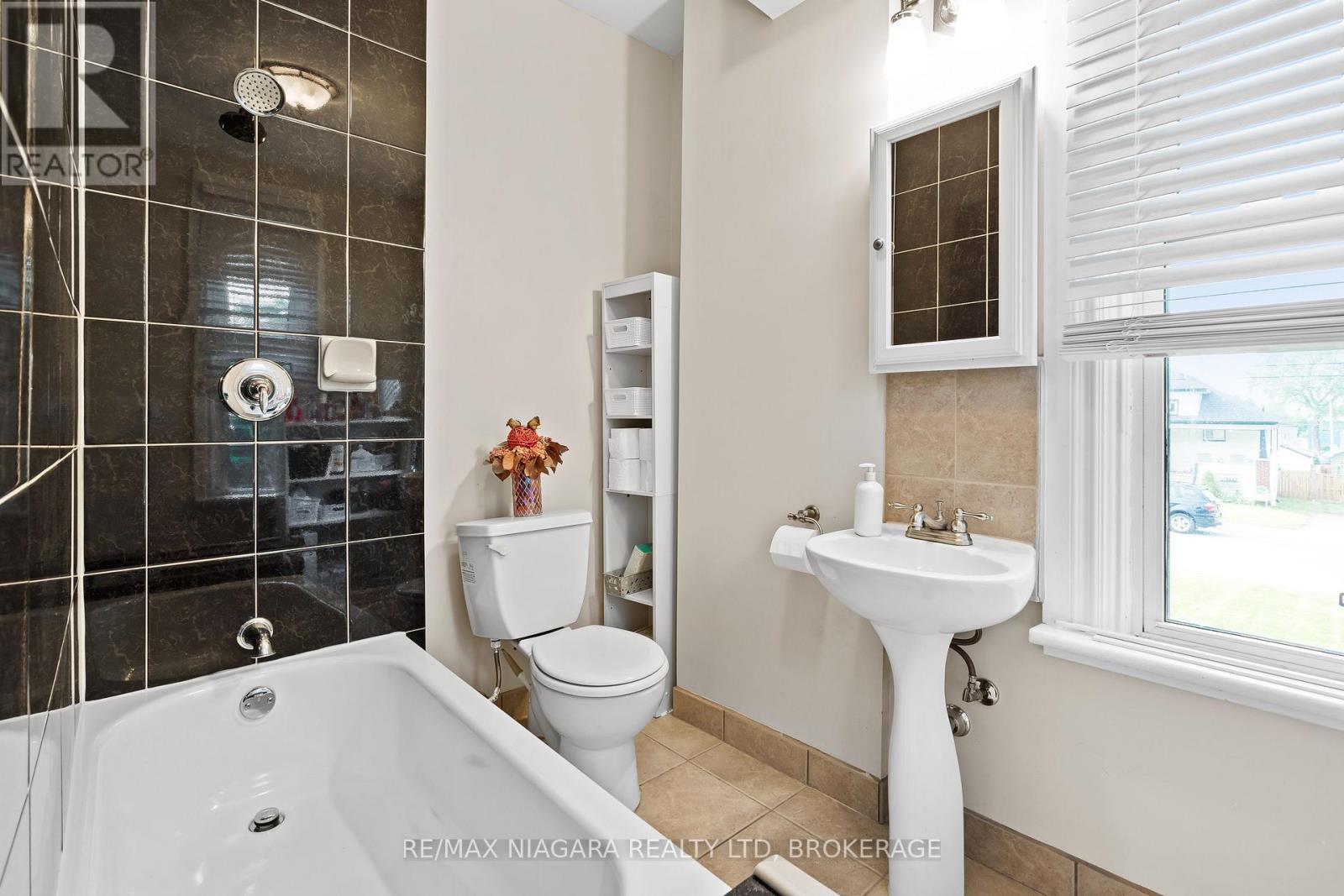 5368 Menzie Street, Niagara Falls (Downtown), Ontario  L2E 2V8 - Photo 34 - X12224568