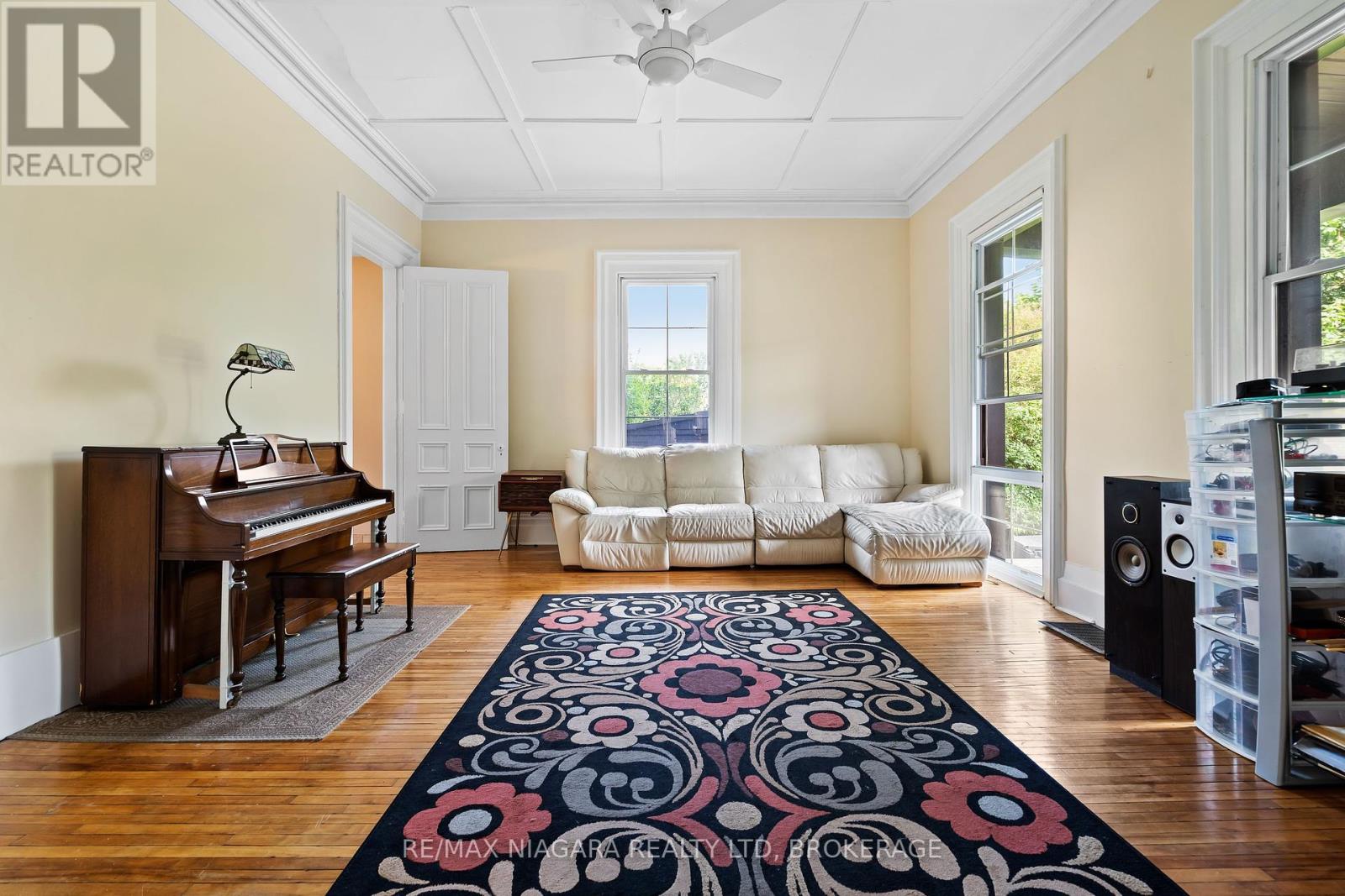 5368 Menzie Street, Niagara Falls (Downtown), Ontario  L2E 2V8 - Photo 35 - X12224568