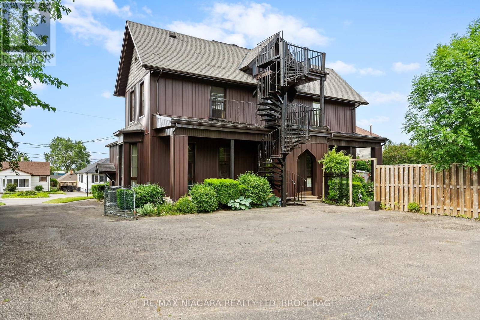 5368 Menzie Street, Niagara Falls (Downtown), Ontario  L2E 2V8 - Photo 4 - X12224568