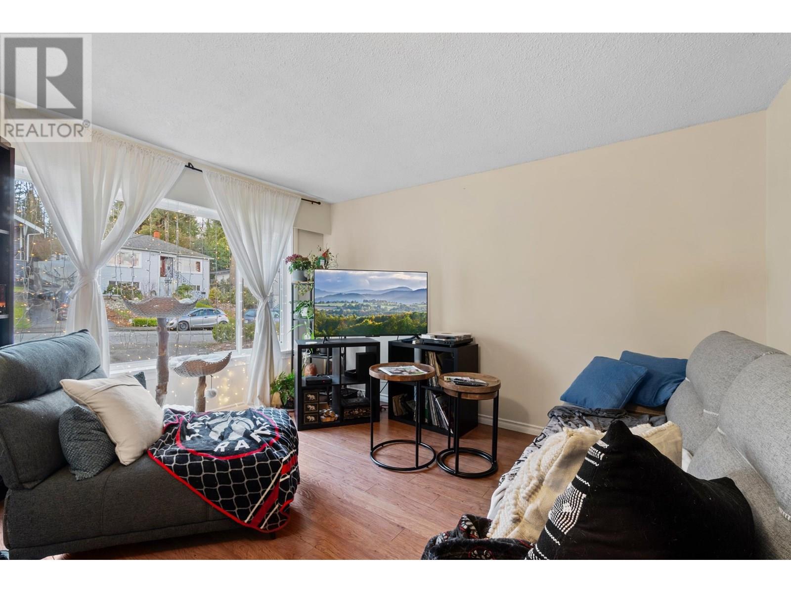 Property at 570 COLBY STREET image 3