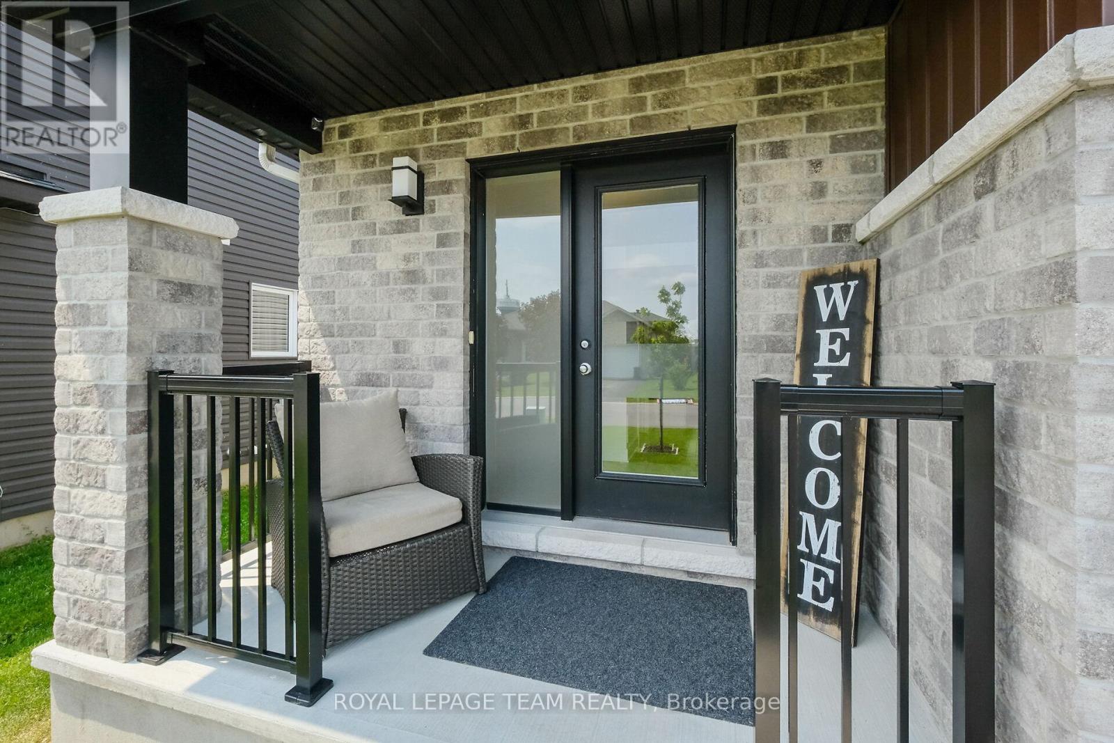 Property at 374 TRILLIUM CIRCLE image 3