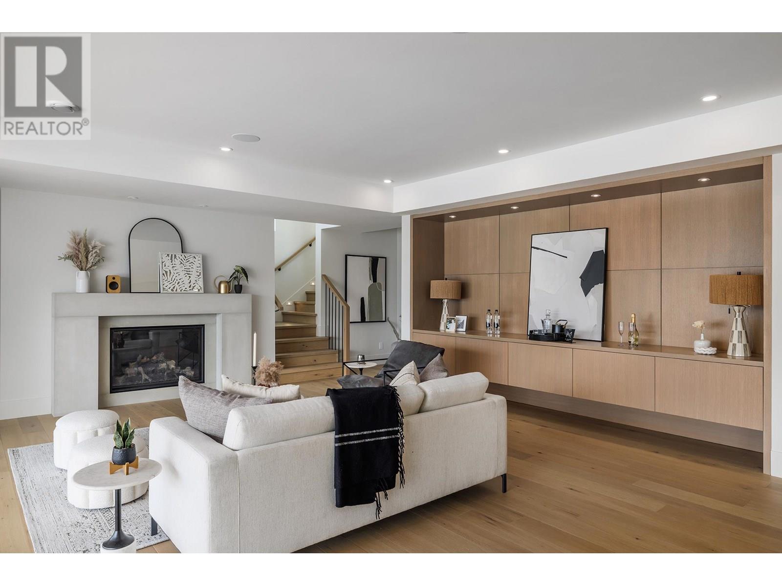 Property at 1392 Vineyard Drive image 3