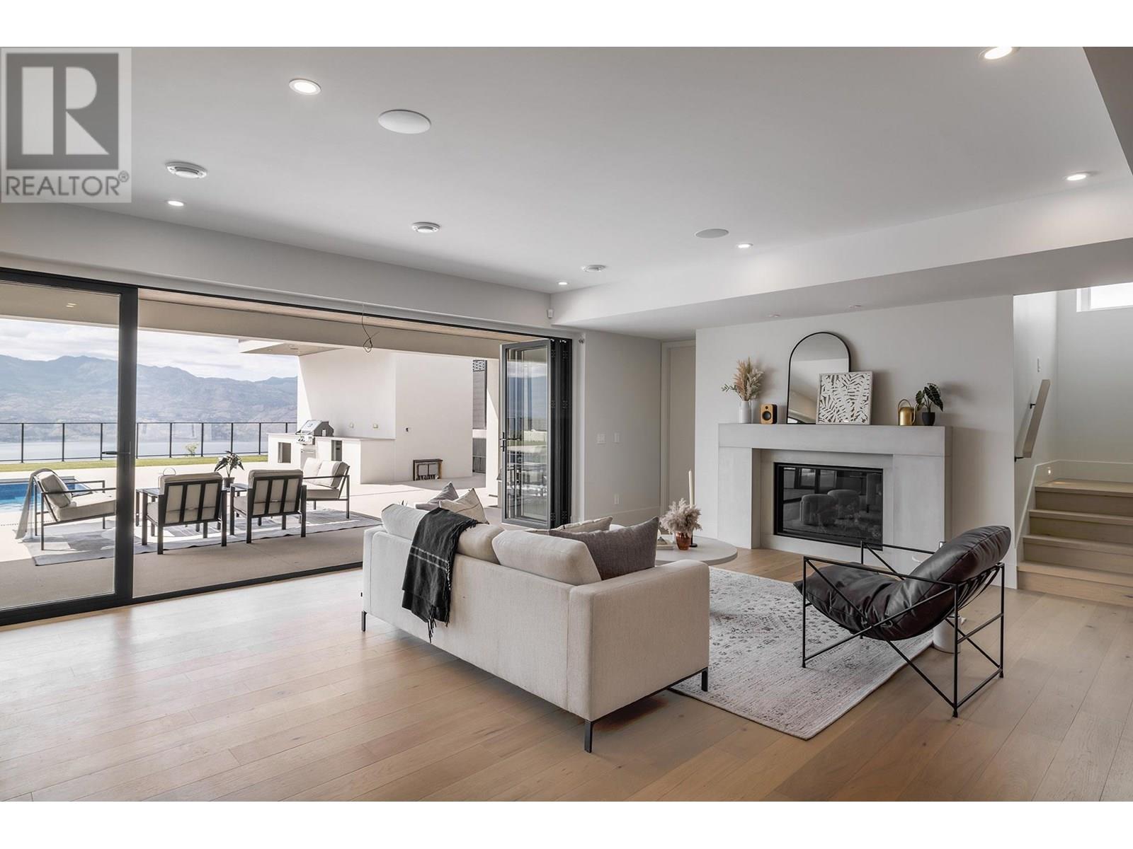 Property at 1392 Vineyard Drive image 2