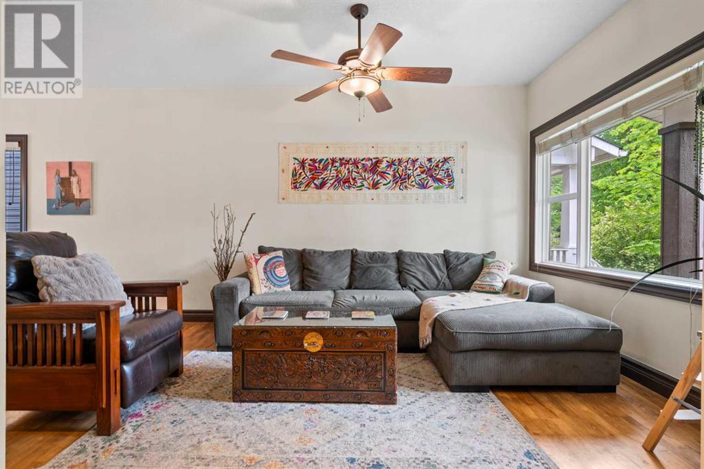Property at 130B 21 Avenue NE image 5