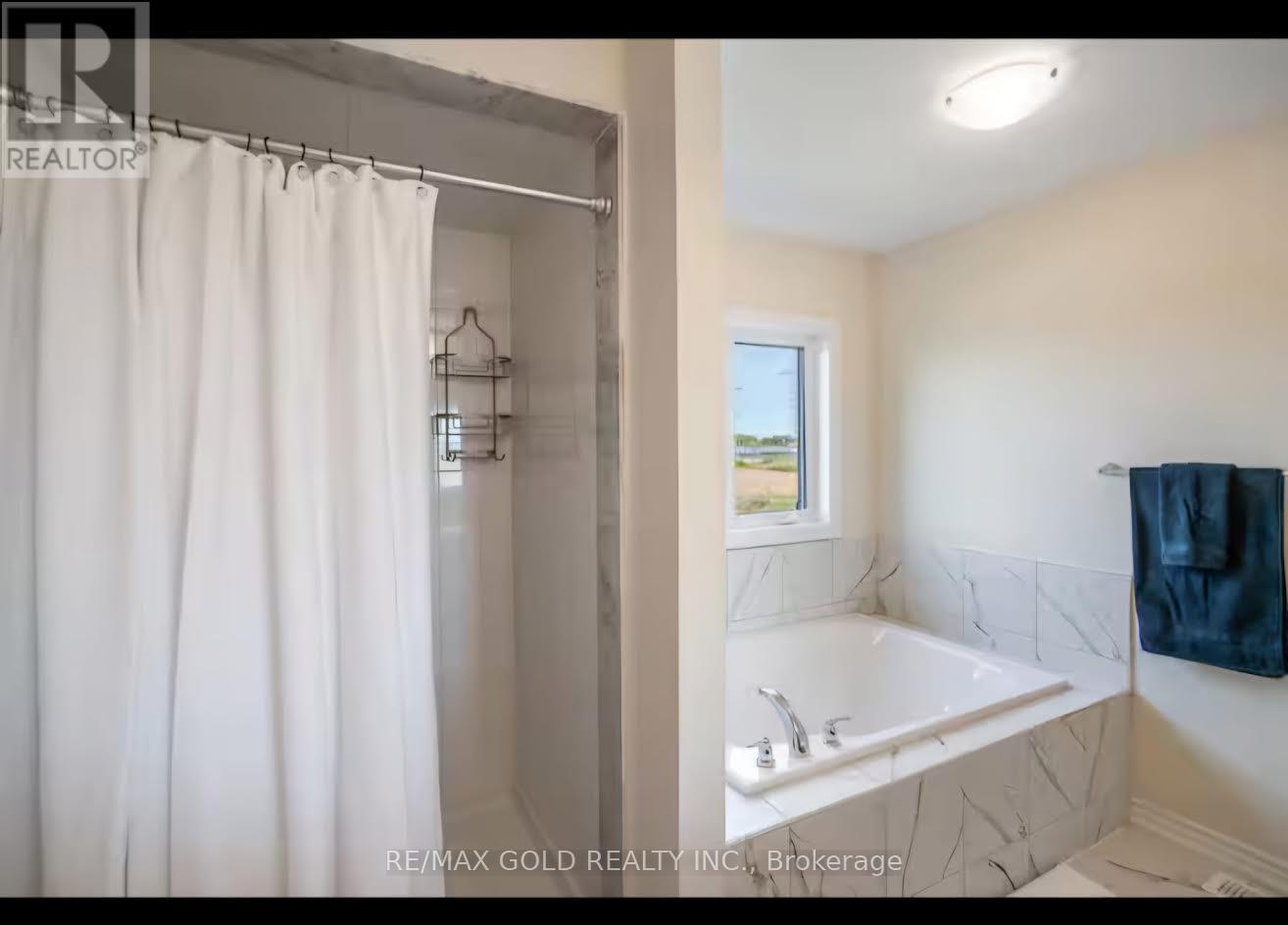 215 Vanilla Trail, Thorold (Rolling Meadows), Ontario  L2V 0L2 - Photo 10 - X12224703