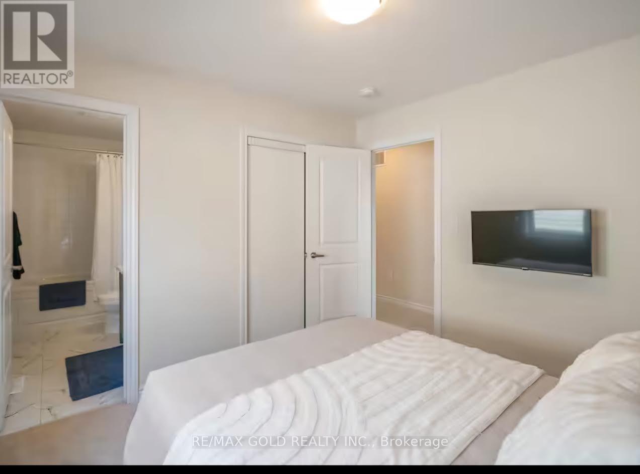 215 Vanilla Trail, Thorold (Rolling Meadows), Ontario  L2V 0L2 - Photo 13 - X12224703