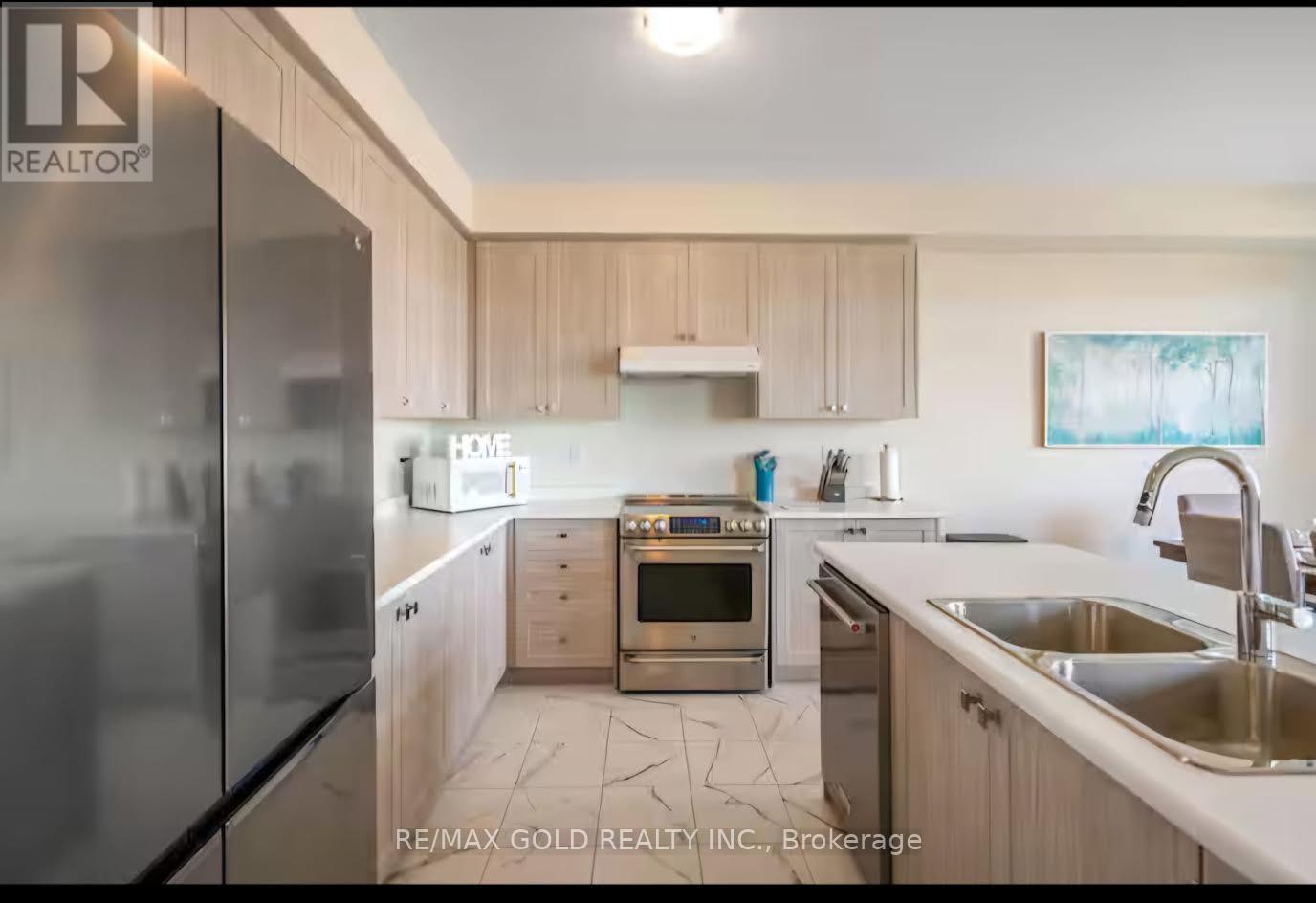 215 Vanilla Trail, Thorold (Rolling Meadows), Ontario  L2V 0L2 - Photo 7 - X12224703