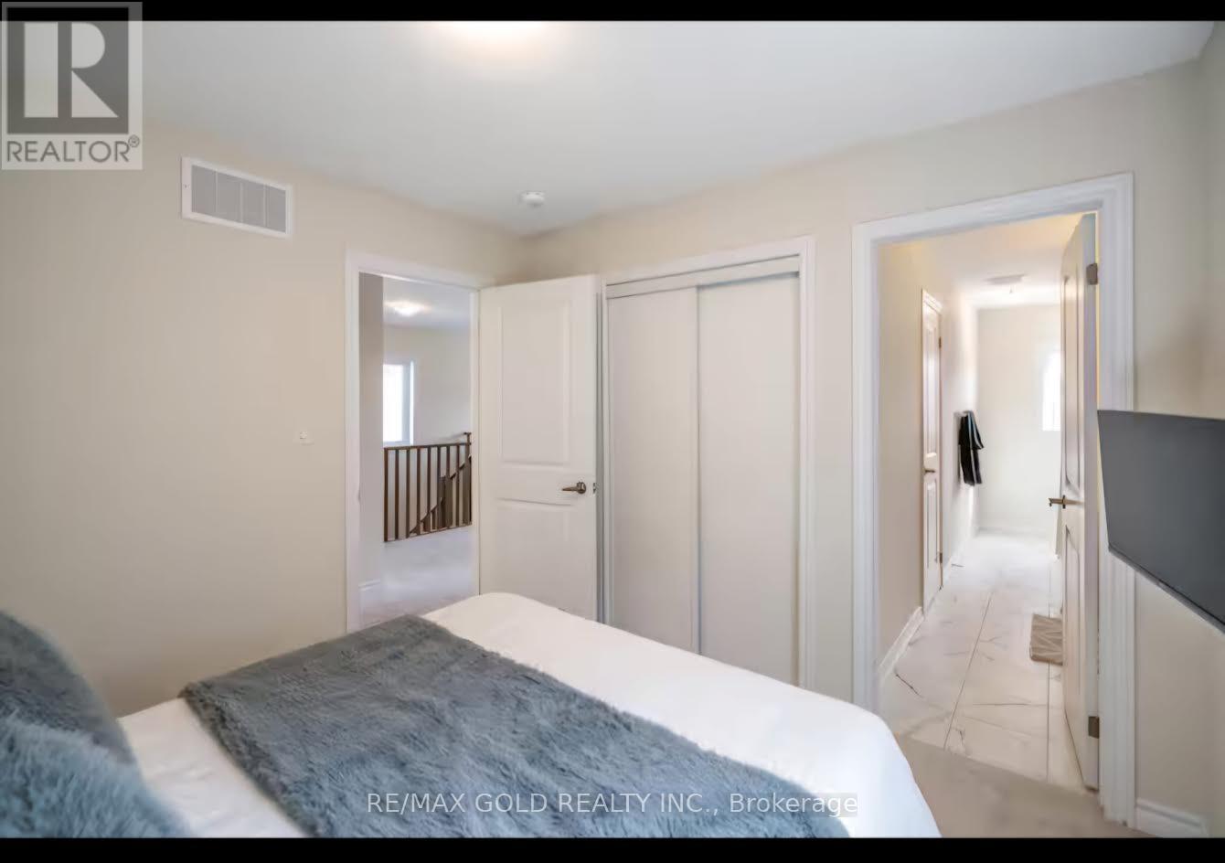 215 Vanilla Trail, Thorold (Rolling Meadows), Ontario  L2V 0L2 - Photo 9 - X12224703