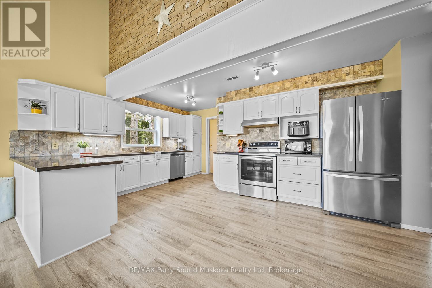 258 Lakeside Trail, Magnetawan, Ontario  P0A 1P0 - Photo 24 - X12224726