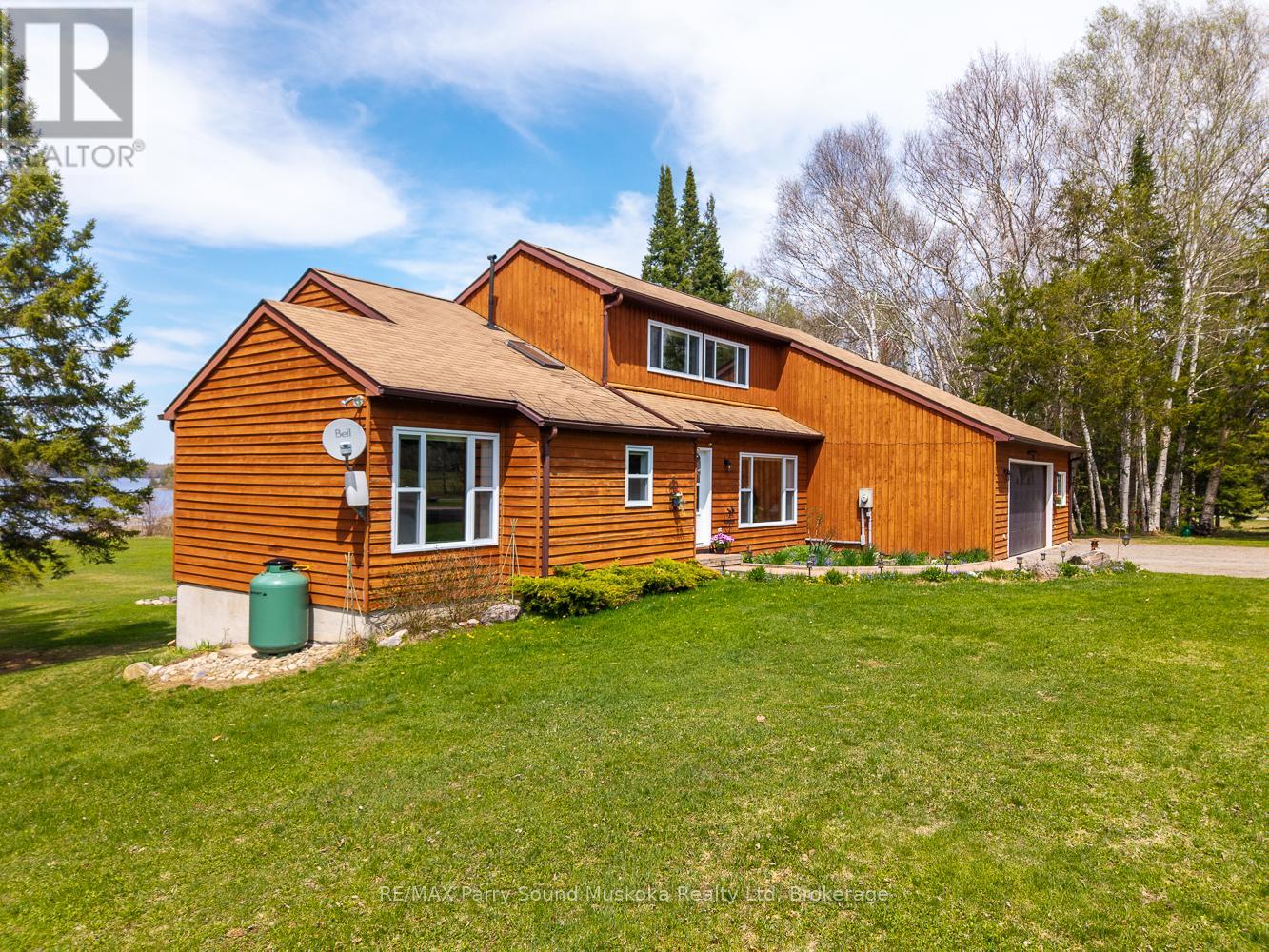 258 Lakeside Trail, Magnetawan, Ontario  P0A 1P0 - Photo 3 - X12224726