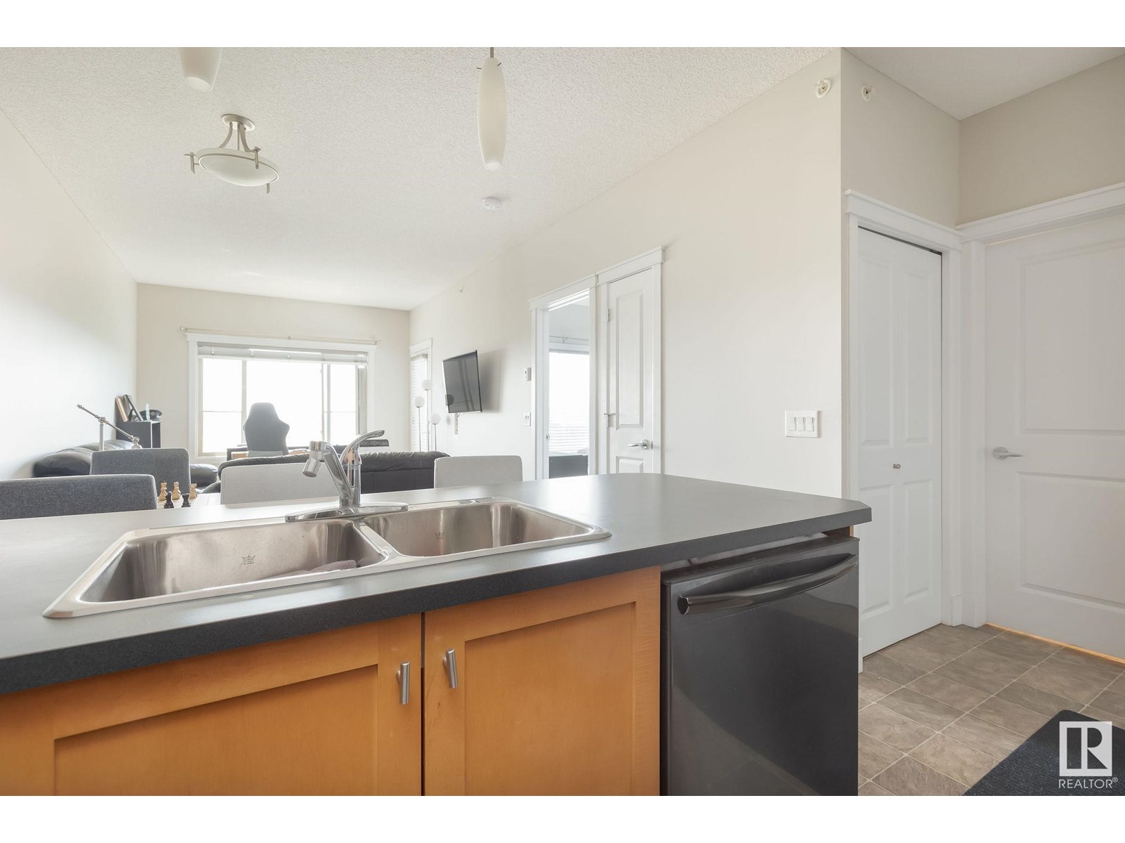 Property at #409 3715 WHITELAW LN NW image 5