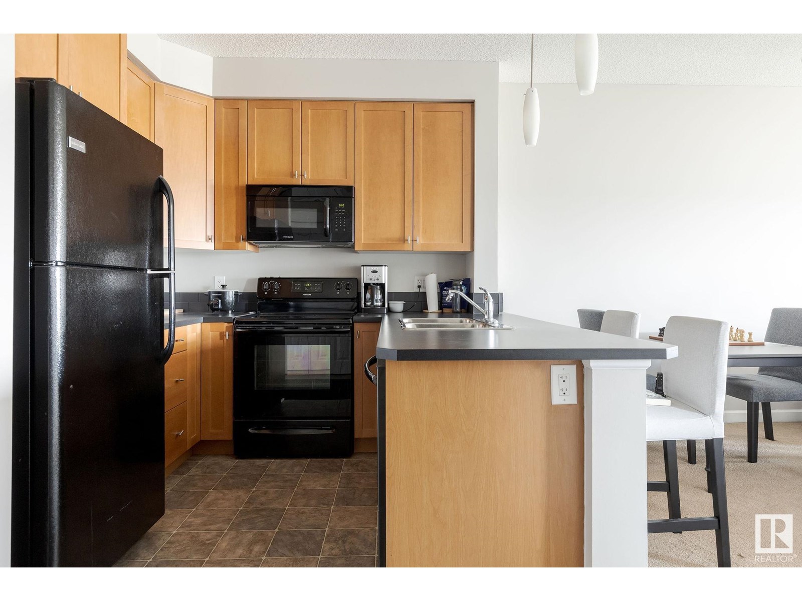 Property at #409 3715 WHITELAW LN NW image 4