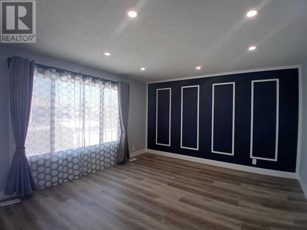 Property at 16 Castledale Gate NE image 4