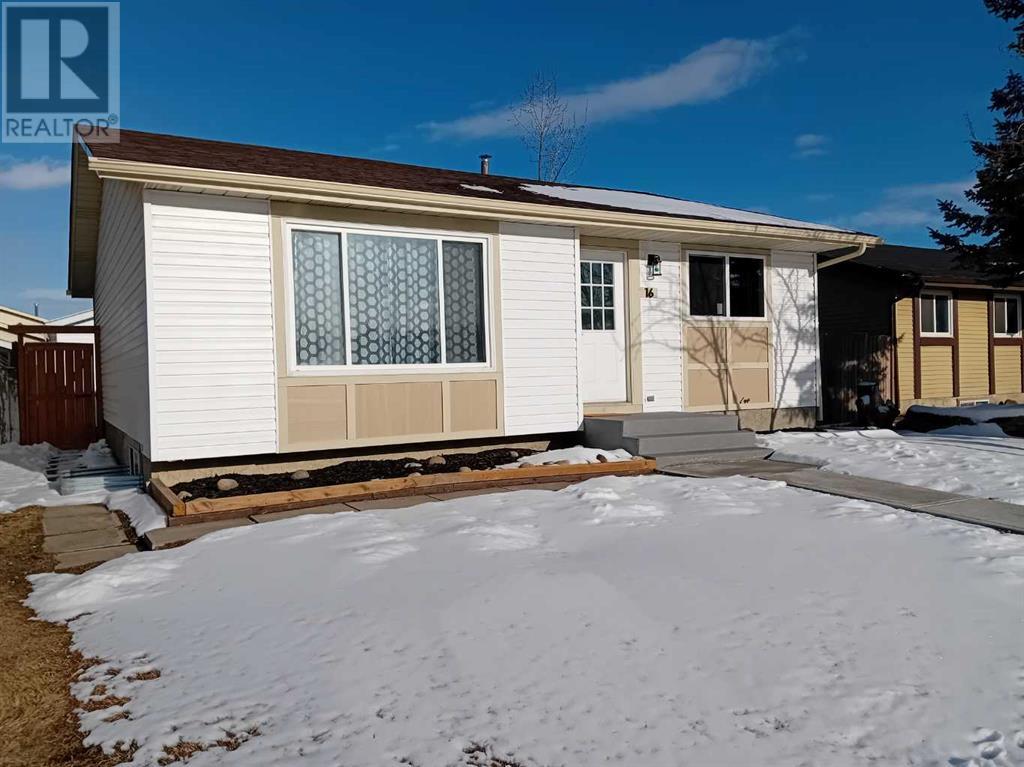 Property at 16 Castledale Gate NE image 2