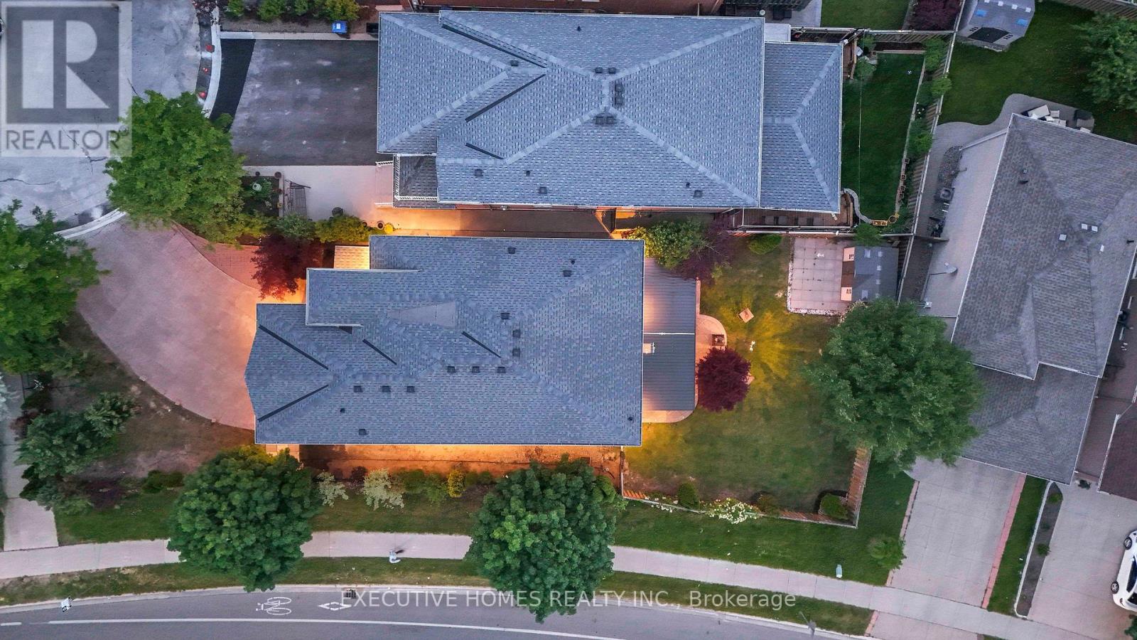 Property at 8 SHALLIMAR COURT image 3