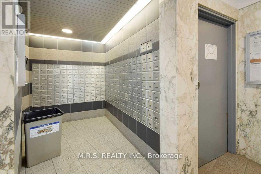 804 - 5 San Romano Way, Toronto (Black Creek), Ontario  M3N 2Y4 - Photo 4 - W12224731