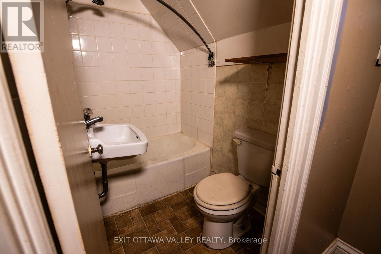 349 Christie Street, Pembroke, Ontario  K8A 4R6 - Photo 17 - X12224776
