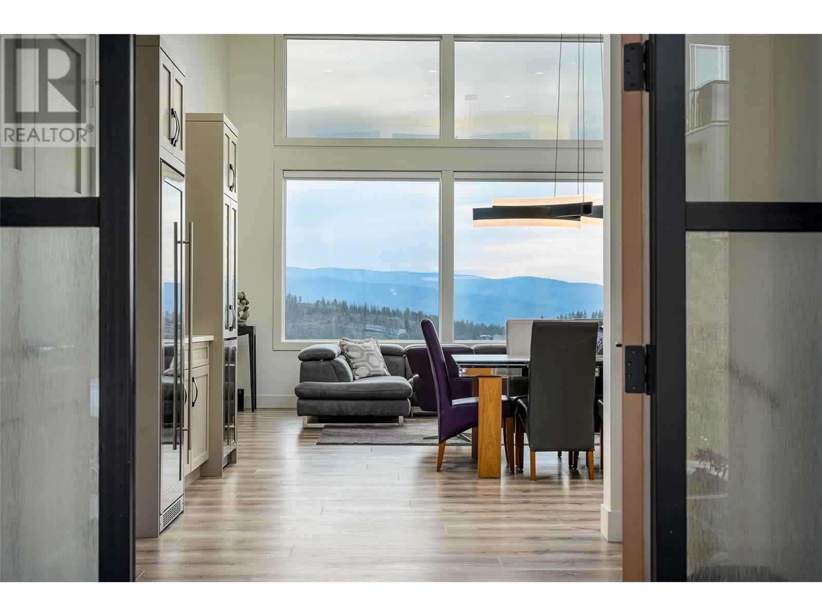 Property at 285 Diamond Way image 2