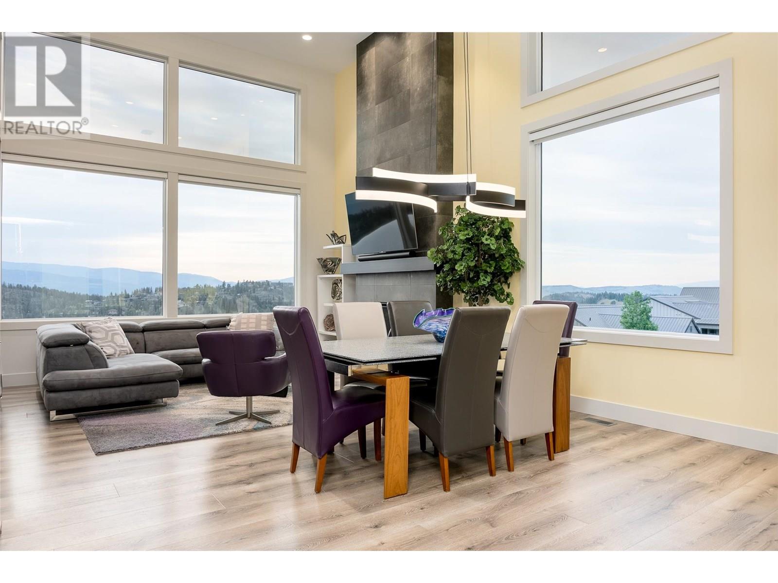 Property at 285 Diamond Way image 4