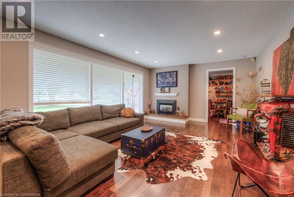 Property at 15 HAWTHORNE Road image 4