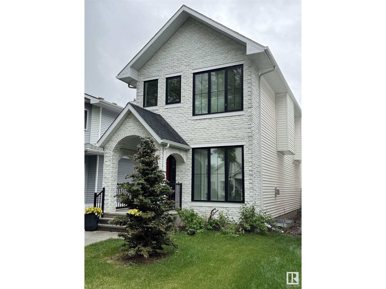 Property at 10822 128 ST NW image 3